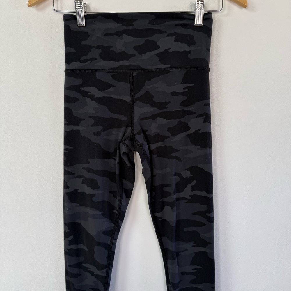 Athleta Elation 7/8 Tight Legging Black Camo Size XS Sporty Yoga Athletic Casual - Picture 7 of 11